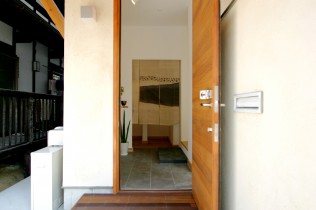 木製オリジナル玄関ドアの写真