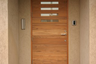 木製オリジナルドアの写真