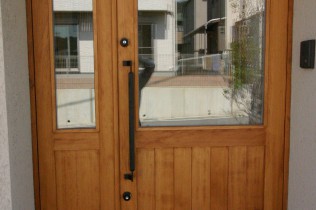木製オリジナル玄関ドアの写真